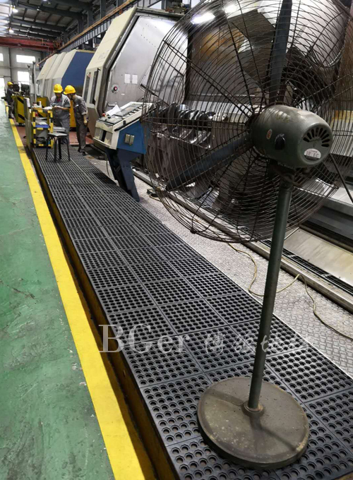 工廠車(chē)間地面作業(yè)平臺(tái)地墊防滑耐油地毯