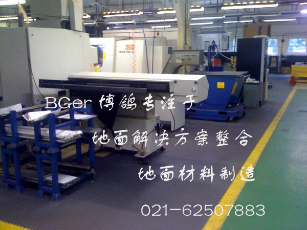 生產(chǎn)車間地面起砂、耐油污處理采用重型設(shè)備生產(chǎn)車間地板