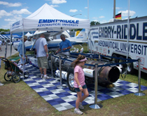 室外商業活動展場地地臺，可快速鋪裝在草坪地展覽地墊