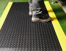 車間工業(yè)耐油防滑地墊，車間走道、加工生產(chǎn)線線工業(yè)地毯